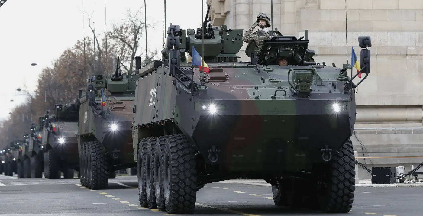 Ponad 2 tys. żołnierzy i 150 jednostek sprzętu. Defilada wojskowa w Rumunii z polskim akcentem [ZDJĘCIA]