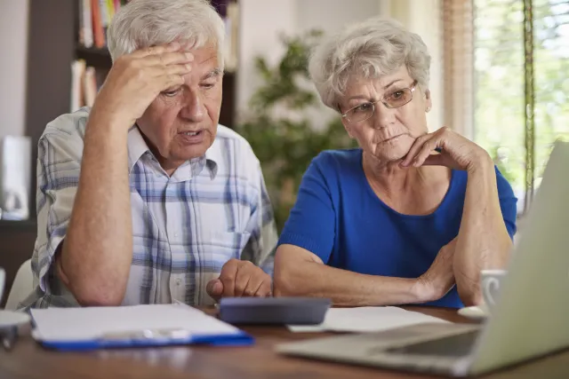 Ci seniorzy będą musieli oddać 13. emerytury. ZUS stawia sprawę jasno