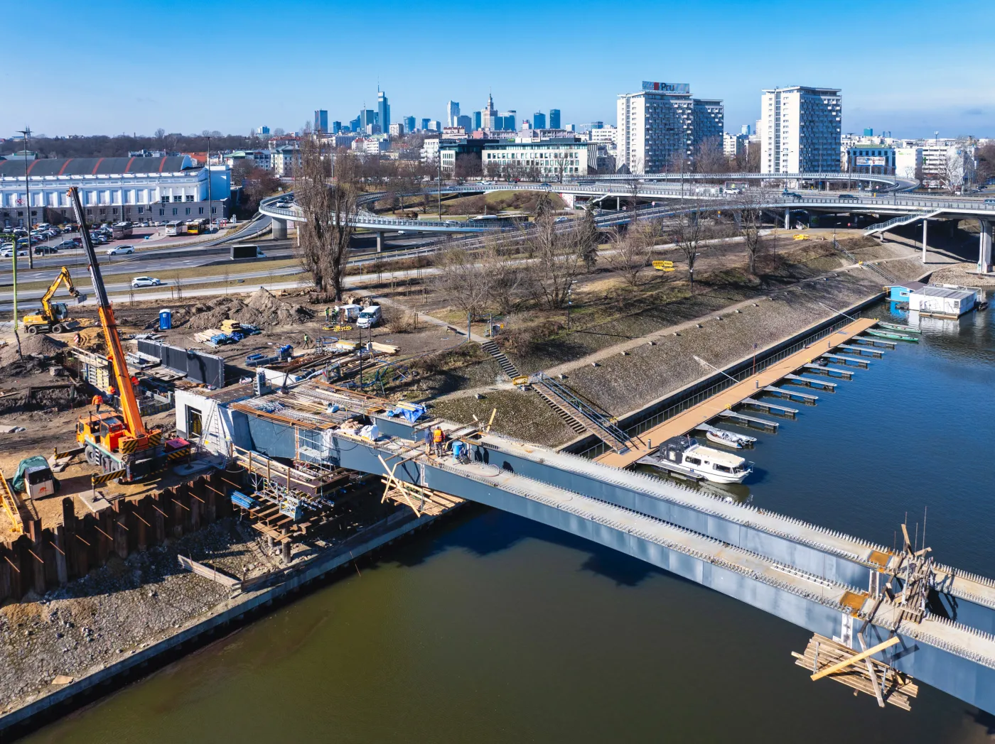 Warszawa zyska nową przeprawę na Wiśle. Już tego lata dostęp na nadwiślańskie tereny rekreacyjne będzie łatwiejszy [ZDJĘCIA]