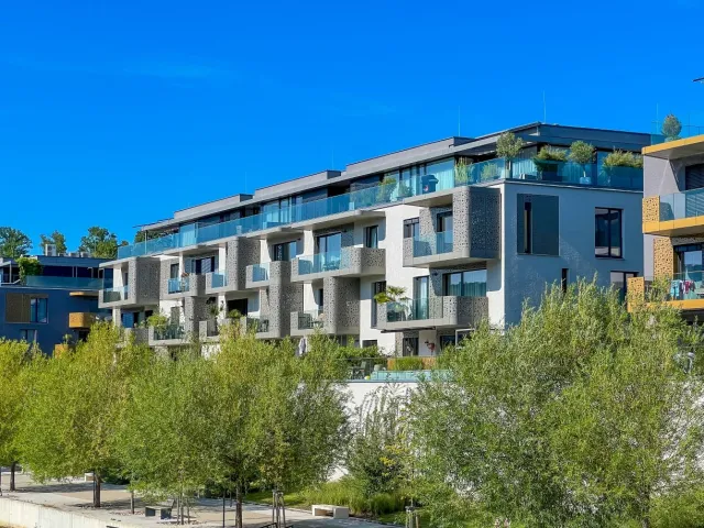 Masz mieszkanie z balkonem? Będziesz słono płacił. 500 złotych grzywny to tylko początek. Do tego koszty remontu. O co chodzi?