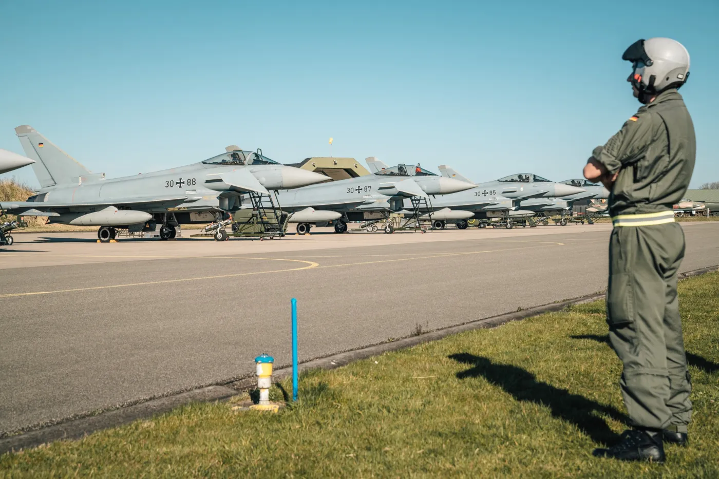 Niemieckie Eurofighter przygotowywane do startu na początku ćwiczeń. Źródło: Bundeswehr.