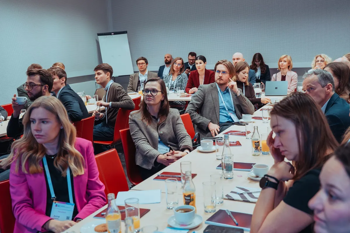 „Najpierw dialog, potem regulacje – lekcja dla UE”