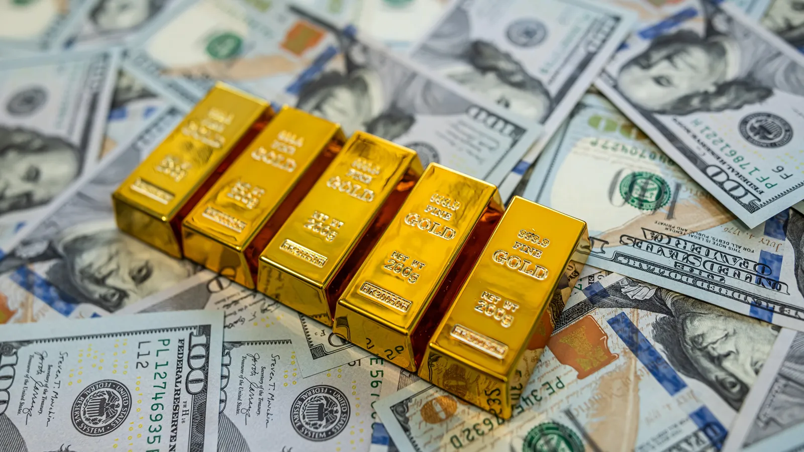 Przegląd rynków inwestycyjnych: dolar, obligacje i złoto. Departament Skarbu USA osłabia dolara