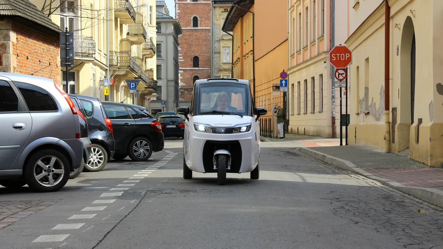 Elektryczne motorowery biją rekordy sprzedaży w Polsce: już co czwarty nowy jest elektryczny. A niektórzy mogą jeździć bez prawa jazdy