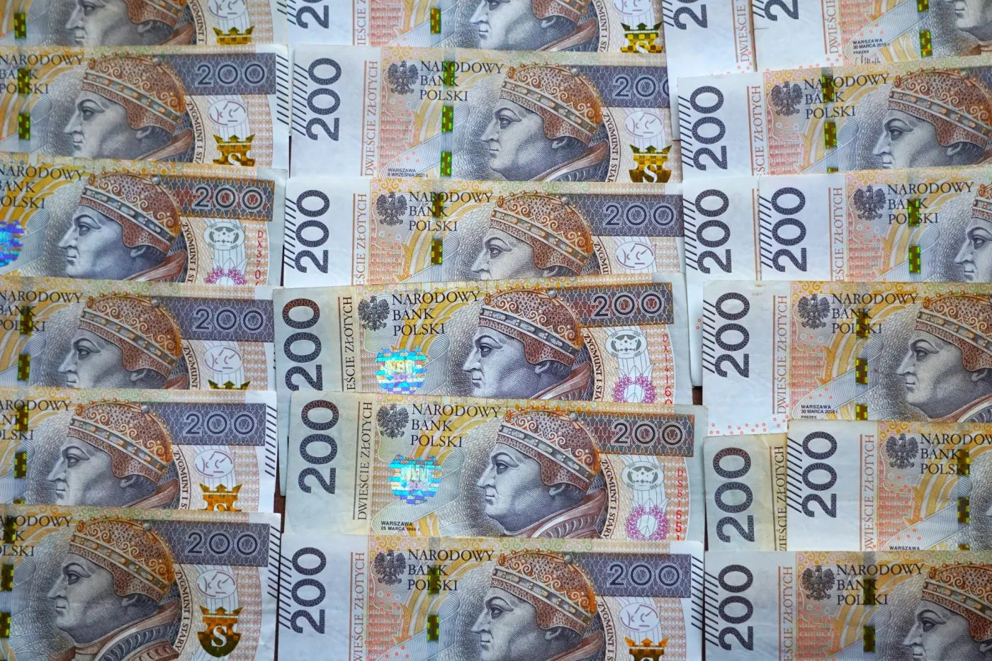 MOPS wypłaca 1229 zł zasiłku! Sprawdź, czy kwalifikujesz się w 2025 roku. Gdzie złożyć wniosek o zasiłek z MOPS?