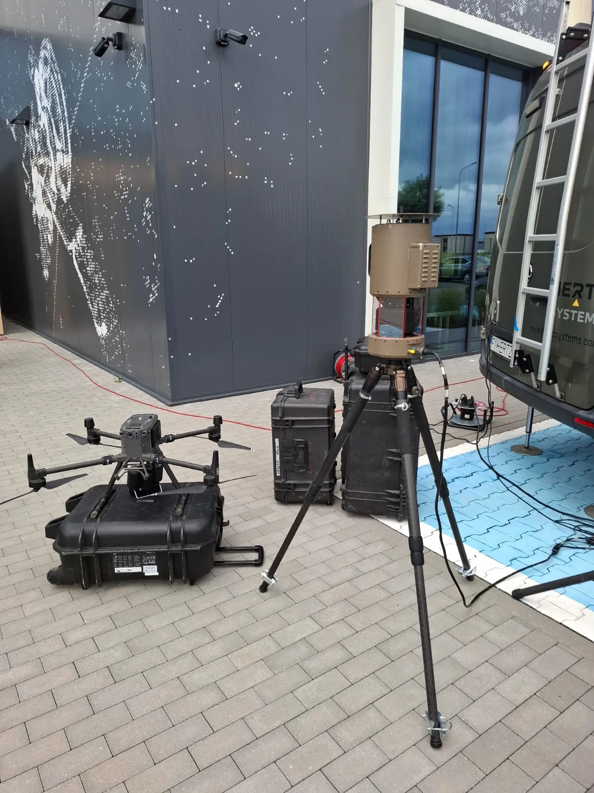 Elementy systemu Hawk od Hertz New Technologies.