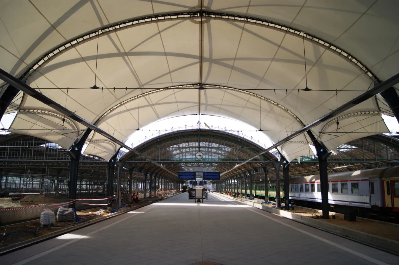 Euro 2012: Dworzec Główny we Wrocławiu otwarty dla podróżnych