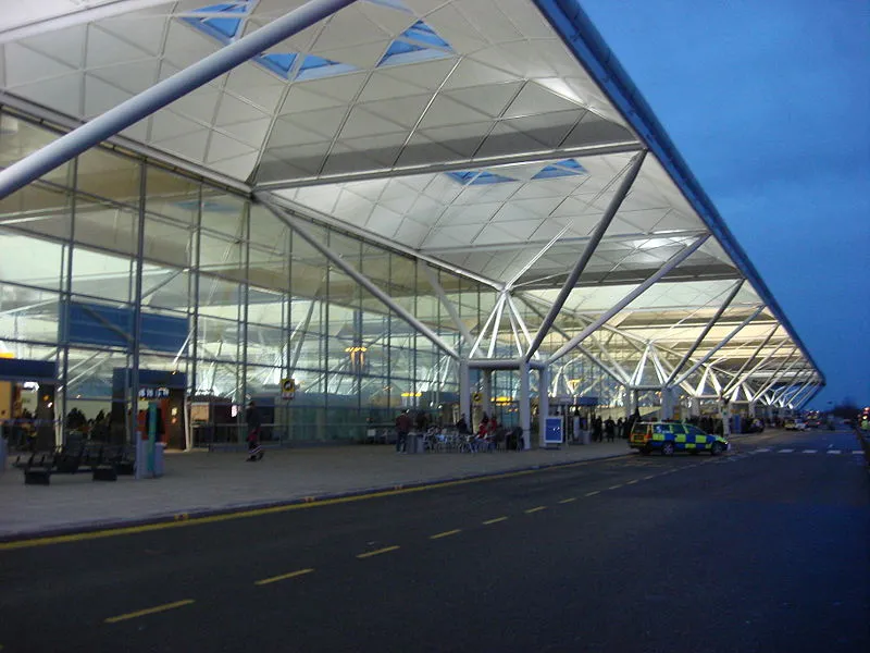 1336280-port-lotniczy-londyn-stansted-autor-oxyman-gnu.jpg