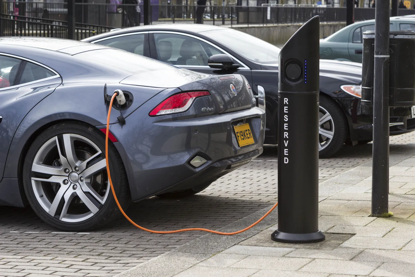Wojna na Bliskim Wschodzie napędza sprzedaż elektryków. Padły historyczne rekordy