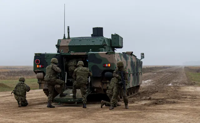 Szef MON zatwierdził umowę ramową na 1000 wozów Borsuk