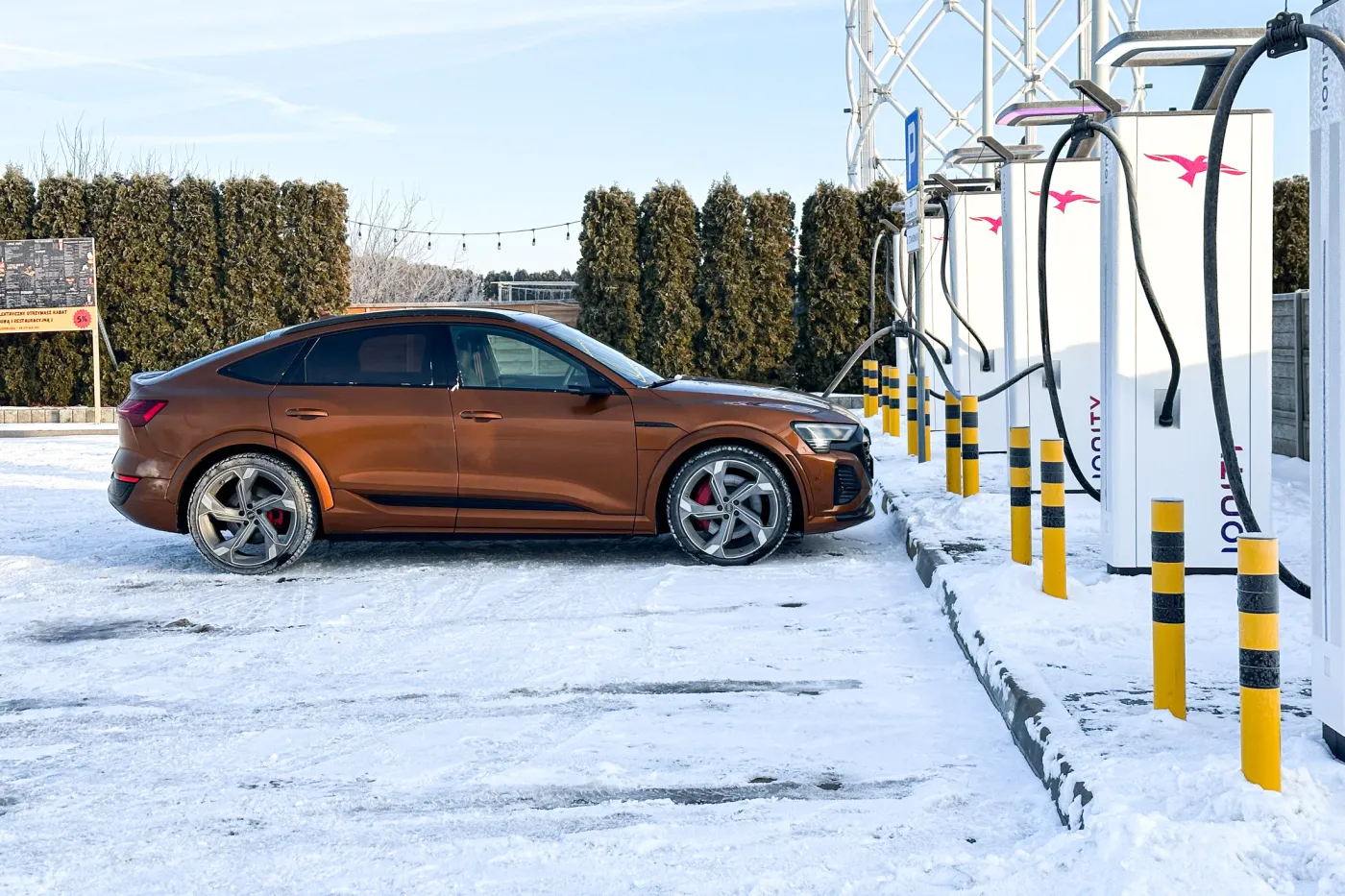 Ładowanie auta elektrycznego, samochód elektryczny