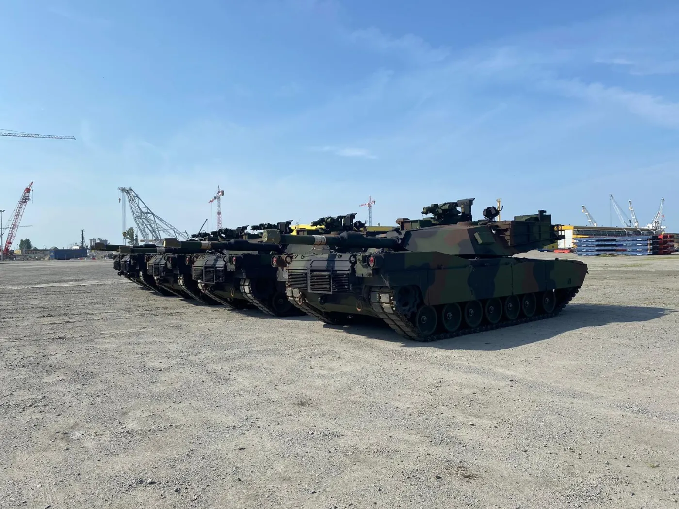 Polskie czołgi M1A1FEP w gdyńskim porcie. Dostarczono już wszystkie z 116 zamówionych maszyn