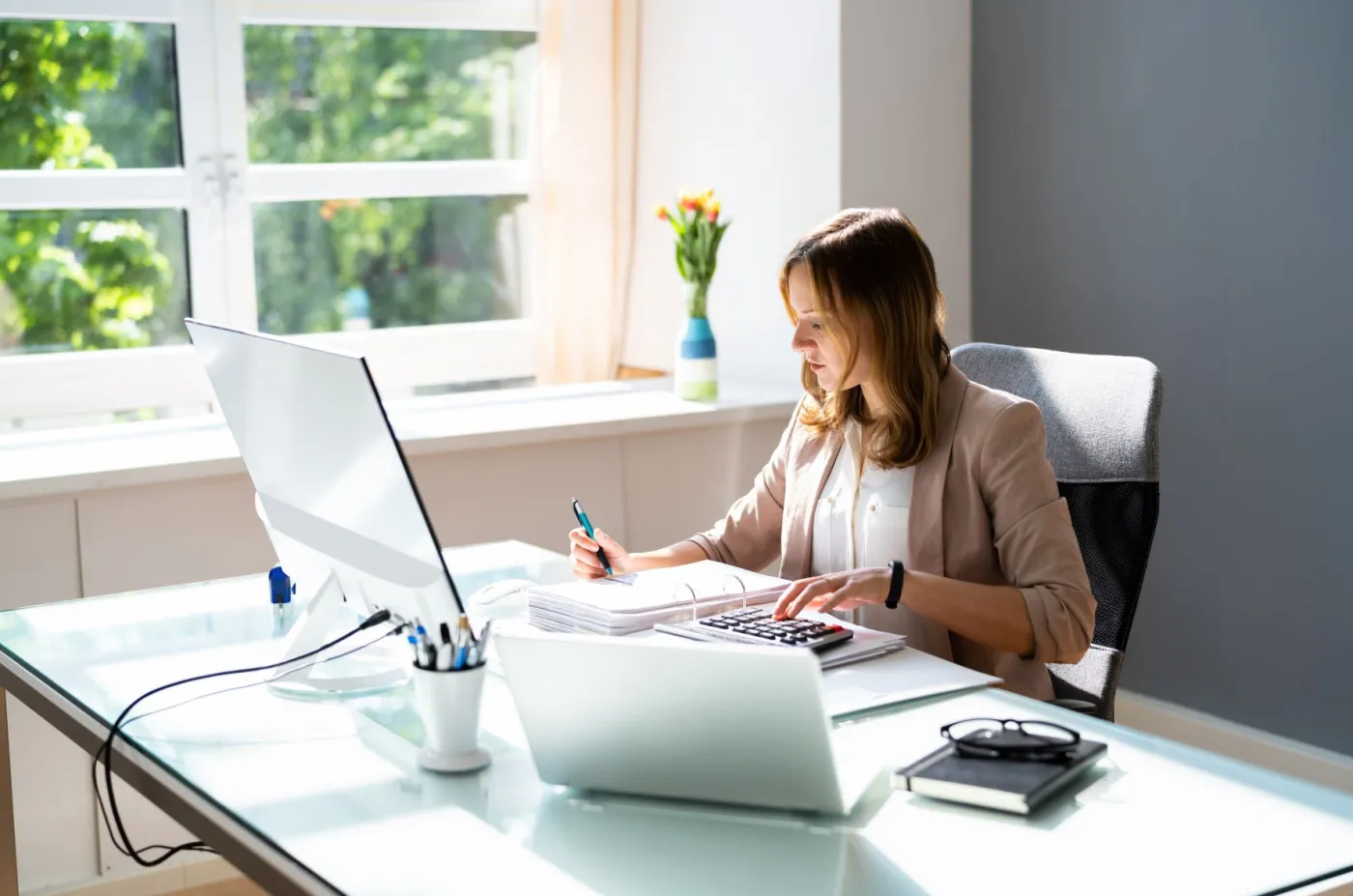 Ubezpieczenie OC dla księgowych. Przy błędach popełnianych w rozliczeniach podatkowych podstawowy zakres ochrony nie wystarczy. Co robić?