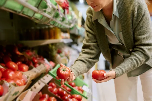 Ogólnopolska Karta Seniora dla osób 60+. Zniżki do sklepów, placówek medycznych i sanatoriów