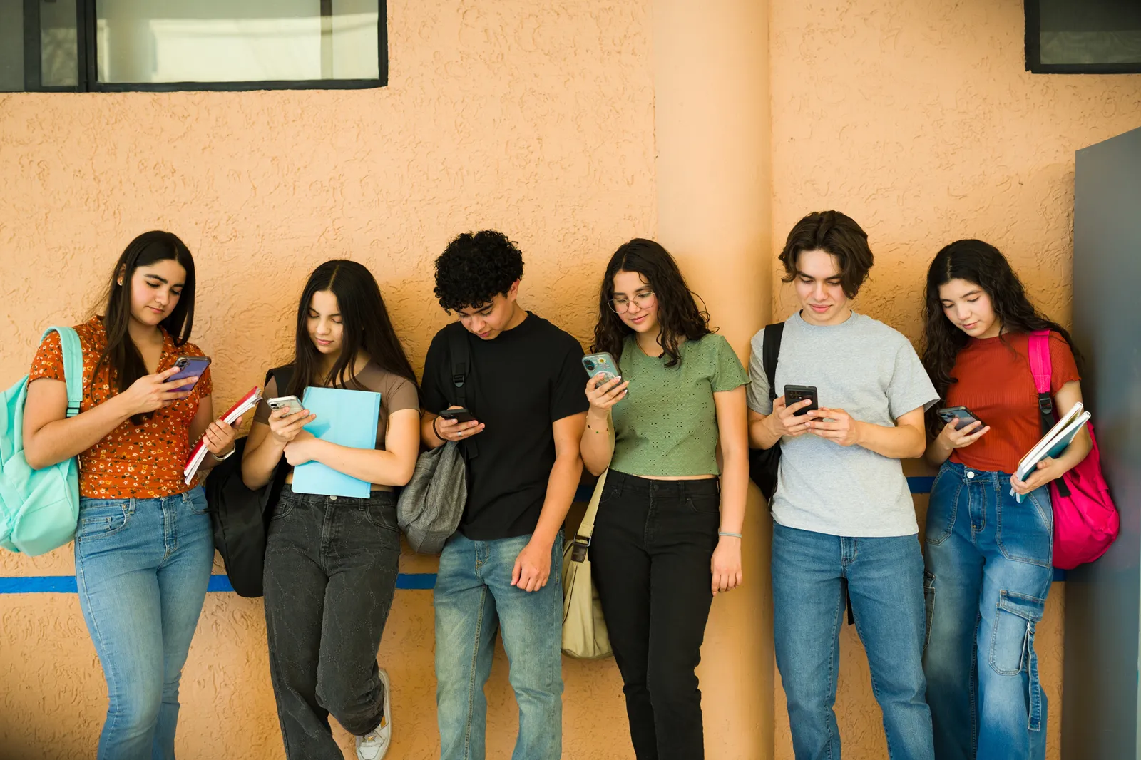 Sklepy i marki muszą być gotowe na zakupy mobilne i wpływ influencerów. Najmłodsi konsumenci są warci miliardy złotych