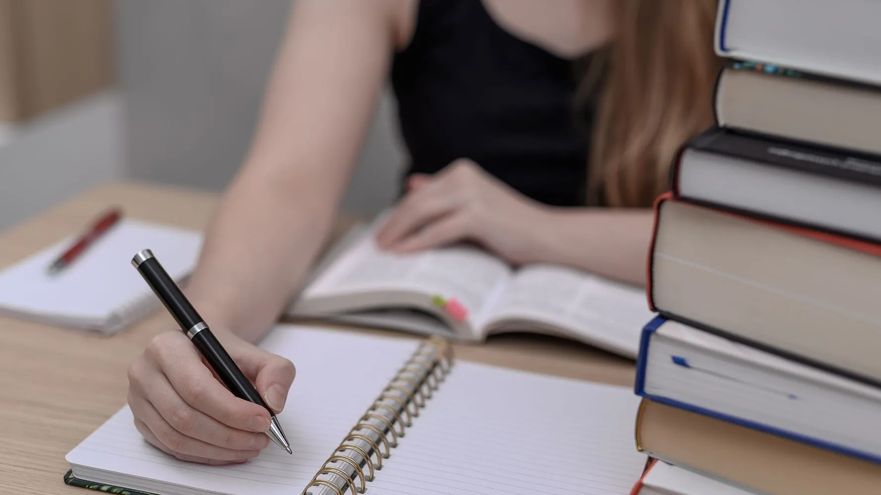 Studia dzienne, zaoczne czy online? Kompleksowe porównanie kosztów, zalet i wad