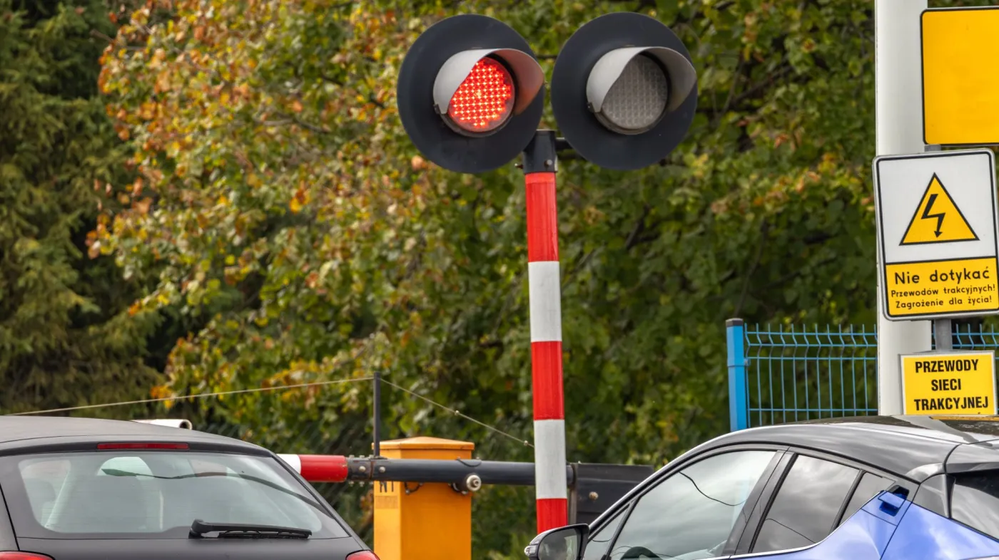 Cars,Stop,At,A,Closed,Railway,Crossing,While,A,Red