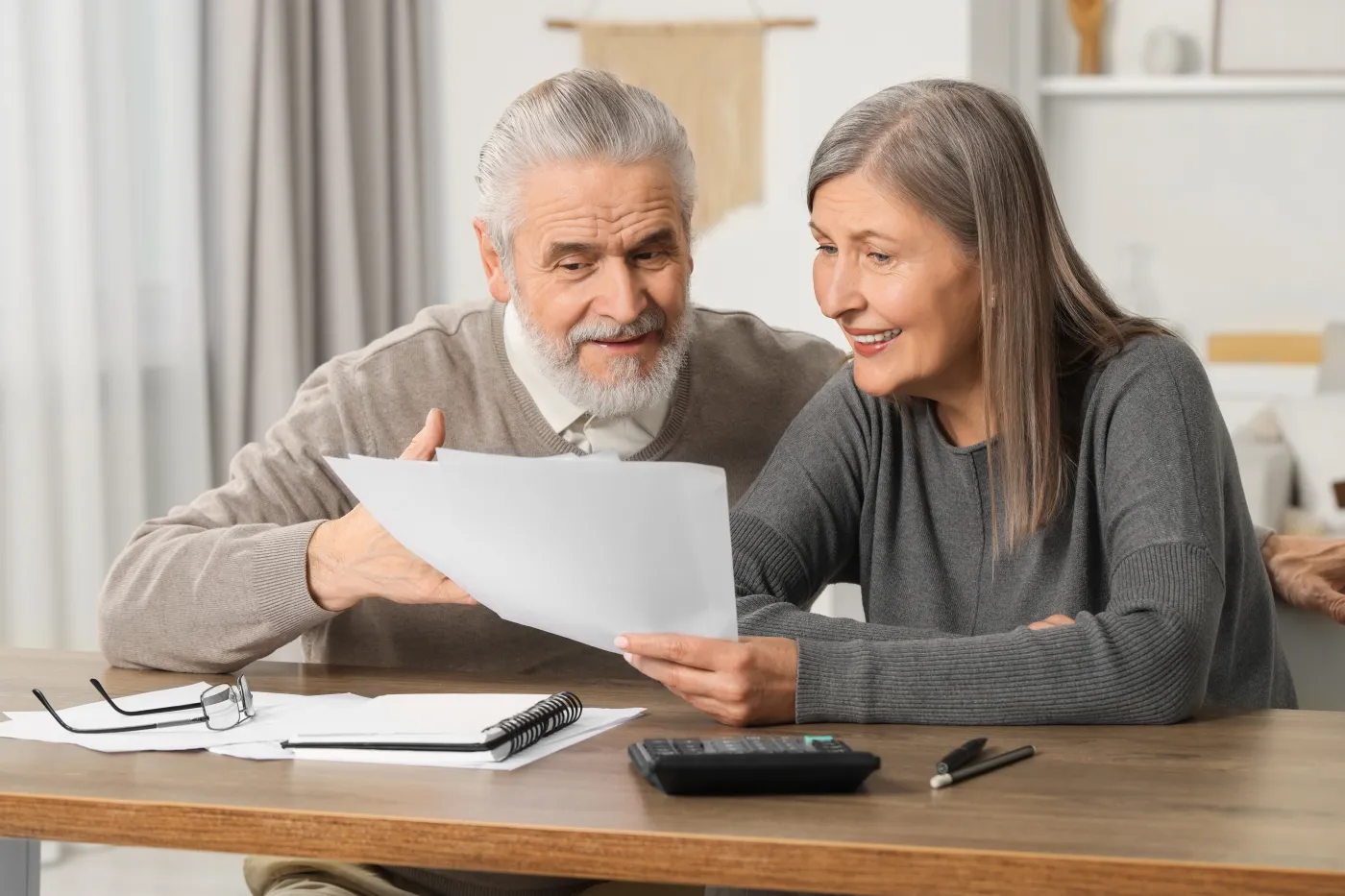 seniorzy, senior, dokument, dokumenty, emeryt, emeryci