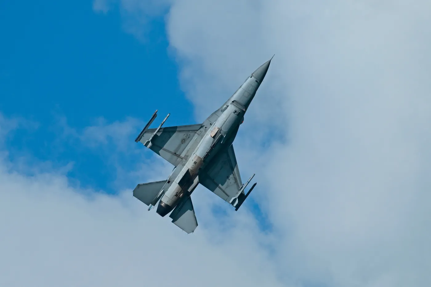 Katastrofa F-16 w Radomiu. Szef MON odwołuje pokazy AirSHOW