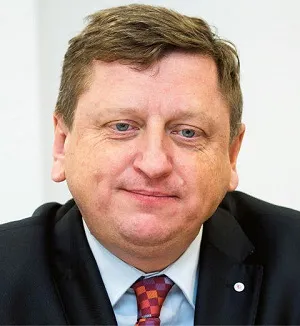 4389244-robert-kuraszkiewicz-prezes-zarzadu-bank-pocztowy.jpg