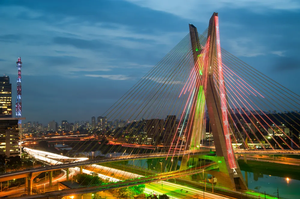 1376627-most-famous-bridge-in-the-city-of-sao-paulo-brazil.jpg