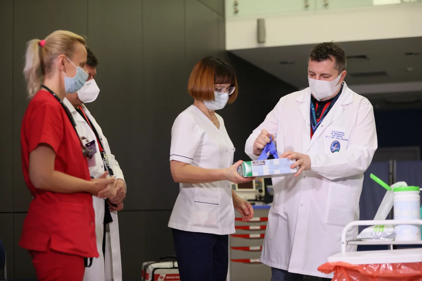 Pierwsza zaszczepiona przeciw COVID-19 w Polsce: "Ufam ekspertom, wszyscy powinni"