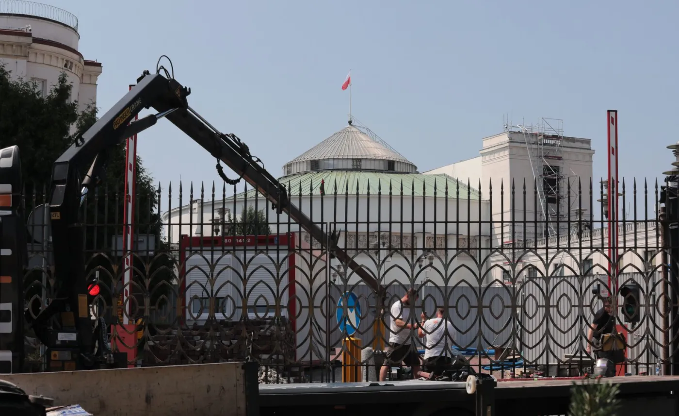 PiS macha szabelką konserwatyzmu i jednocześnie prowadzi progresywną politykę gospodarczą [OPINIA]