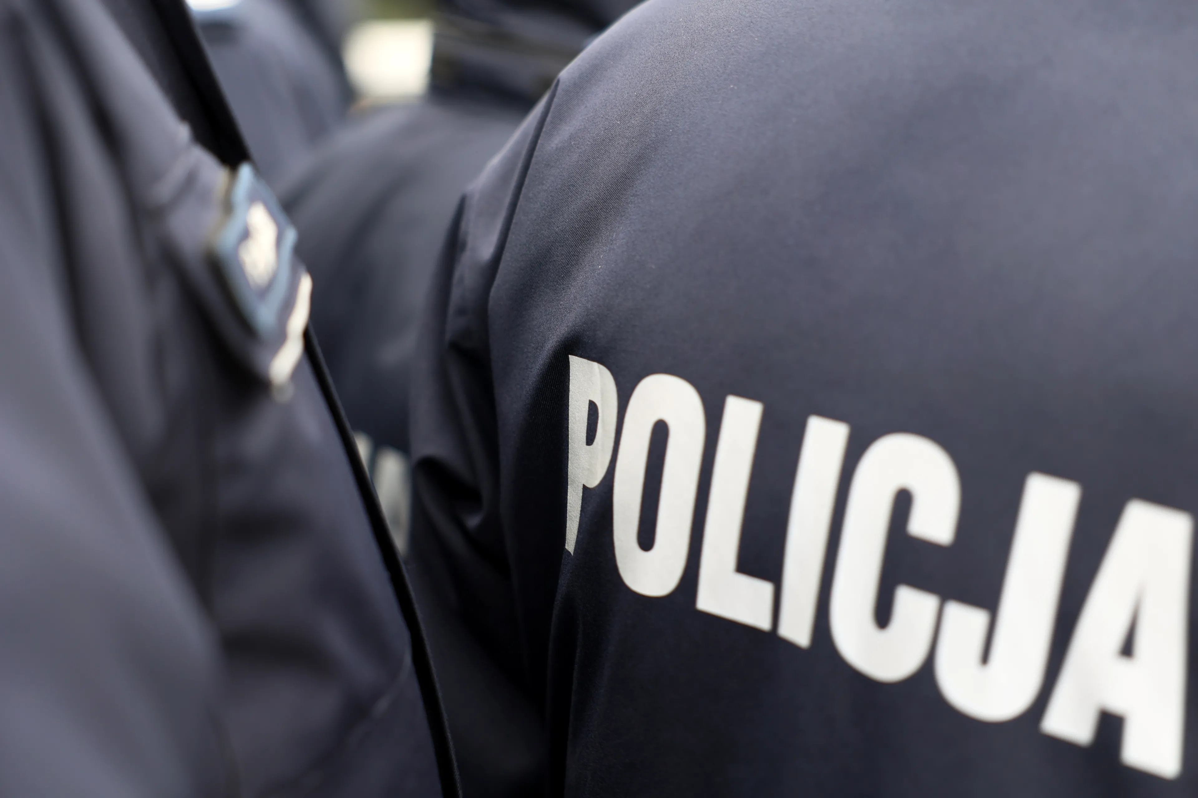 Wynagrodzenie funkcjonariuszy policji. Jakie dodatki do uposażenia im przysługują?