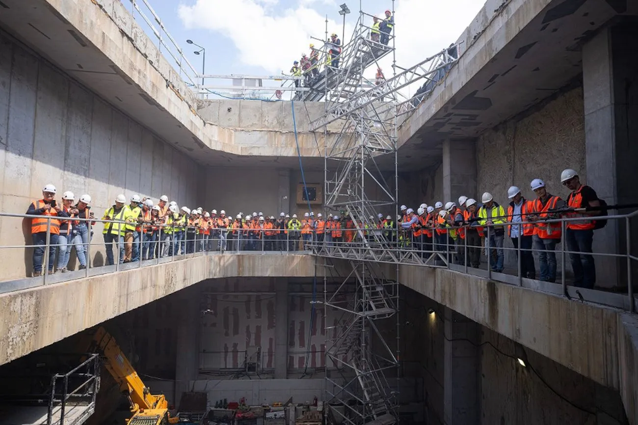 Budowa II linii metra w Warszawie. Tunele na Bemowie gotowe. Pora na tory i perony