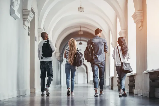 Jesteś uczniem lub studentem i przysługuje ci renta rodzinna? Ważna informacja od ZUS