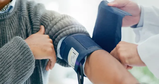 215 zł miesięcznie przy nadciśnieniu. Co jest potrzebne, żeby dostać zasiłek?