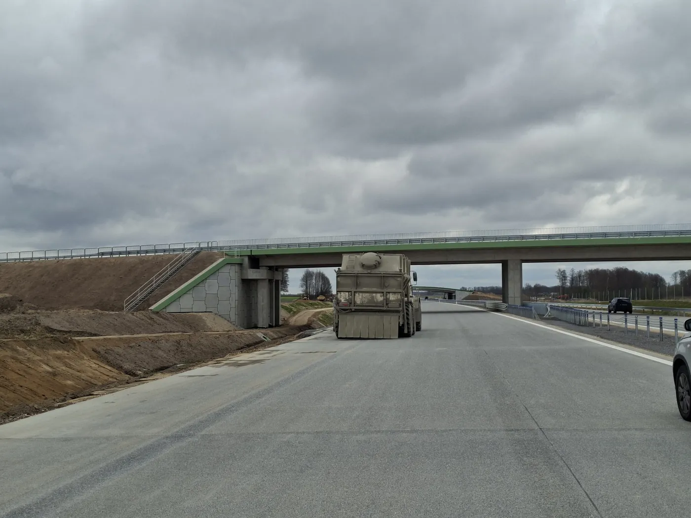 Ujawniamy: Ogromny problem z budową dróg. Co drugi kontrakt leży przynajmniej pół roku