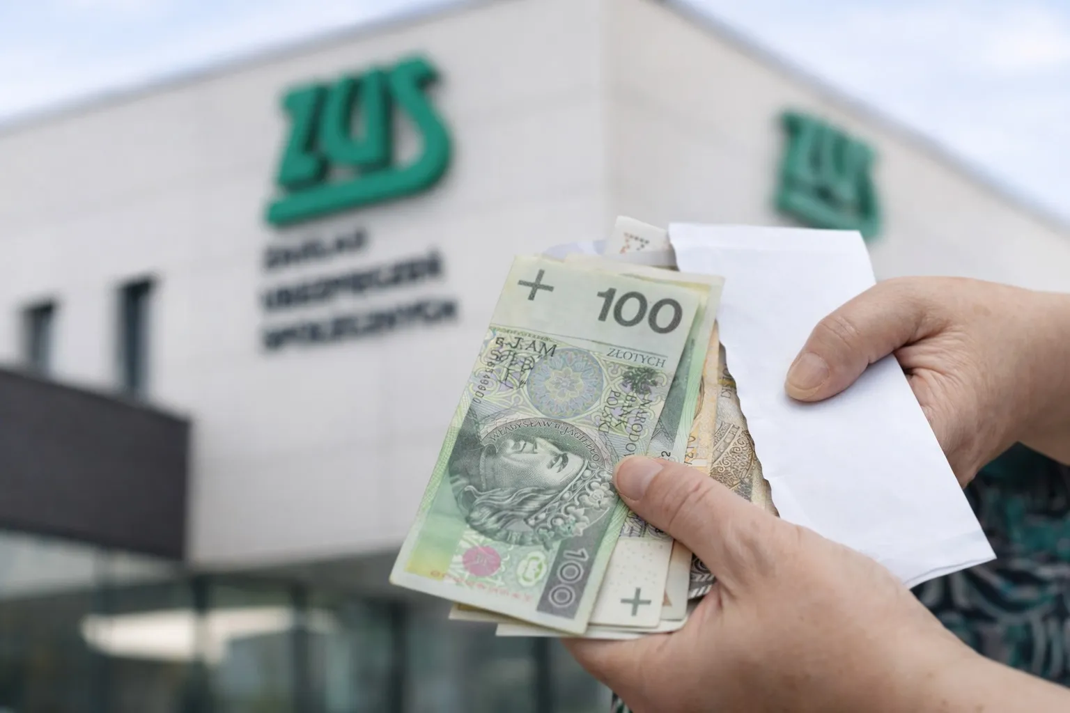 People have started applying for additional funds. ZUS has already paid out 1.4 billion zlotys. The deadline for submitting an application is important
