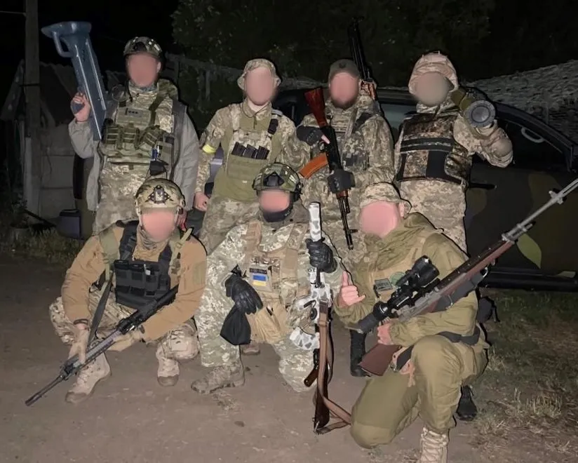 Ukraińscy żołnierze z ręcznym neutralizatorem dronów od Hertz