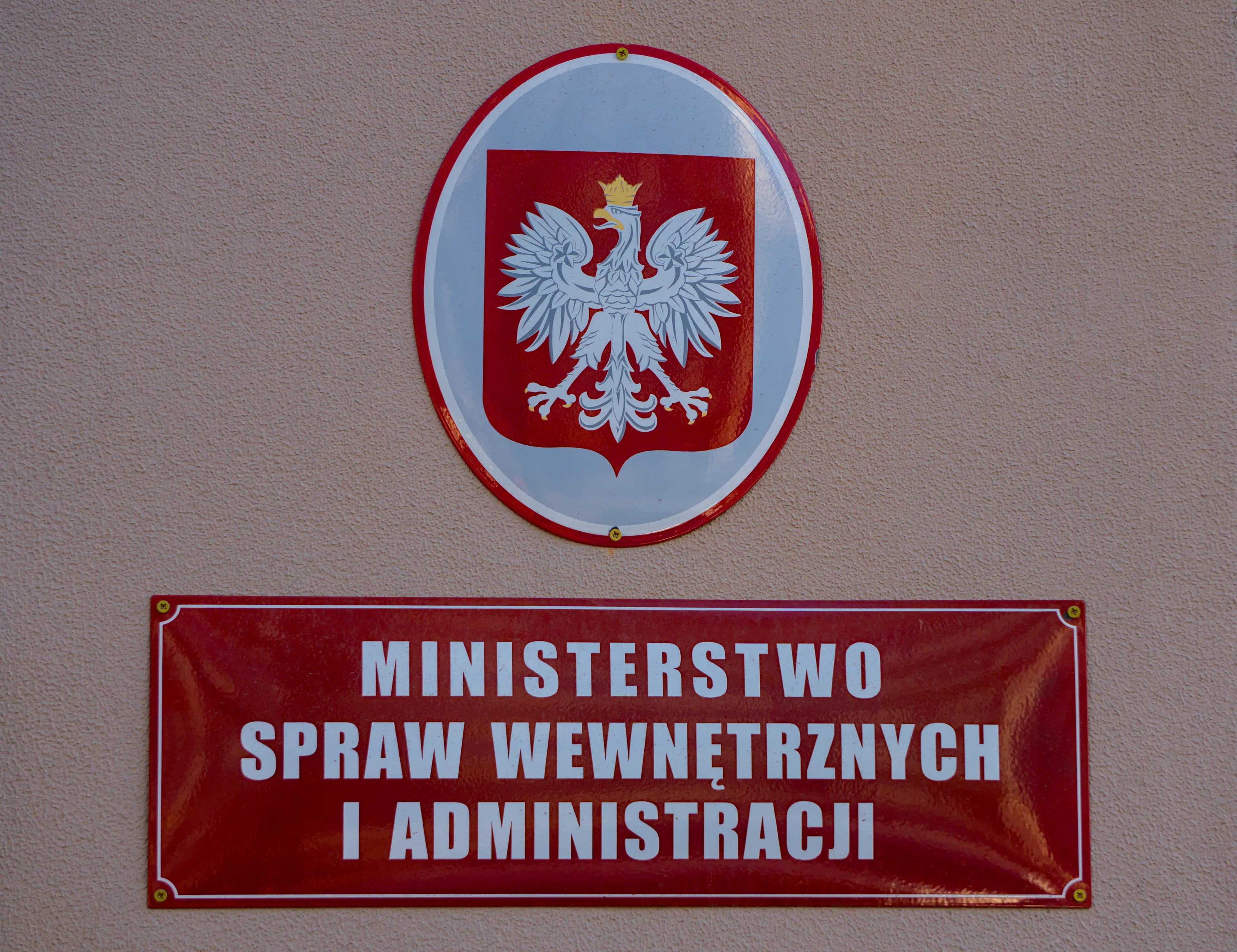 Rekordowe statystyki w Policji i ratunek dla zapominalskich podróżnych. MSWiA podsumowuje tydzień