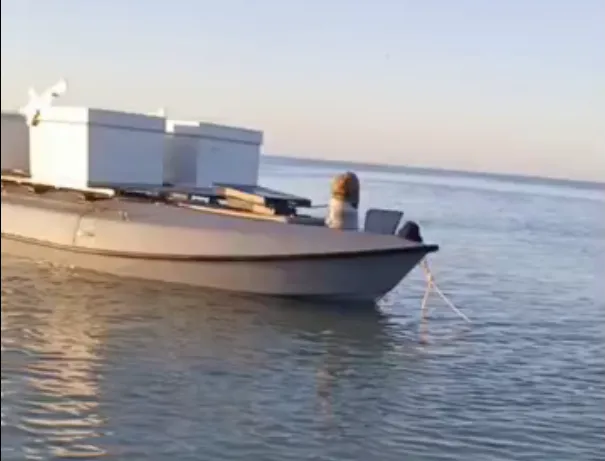 Drony startowały ze skrzyń umieszczonych na pokładzie