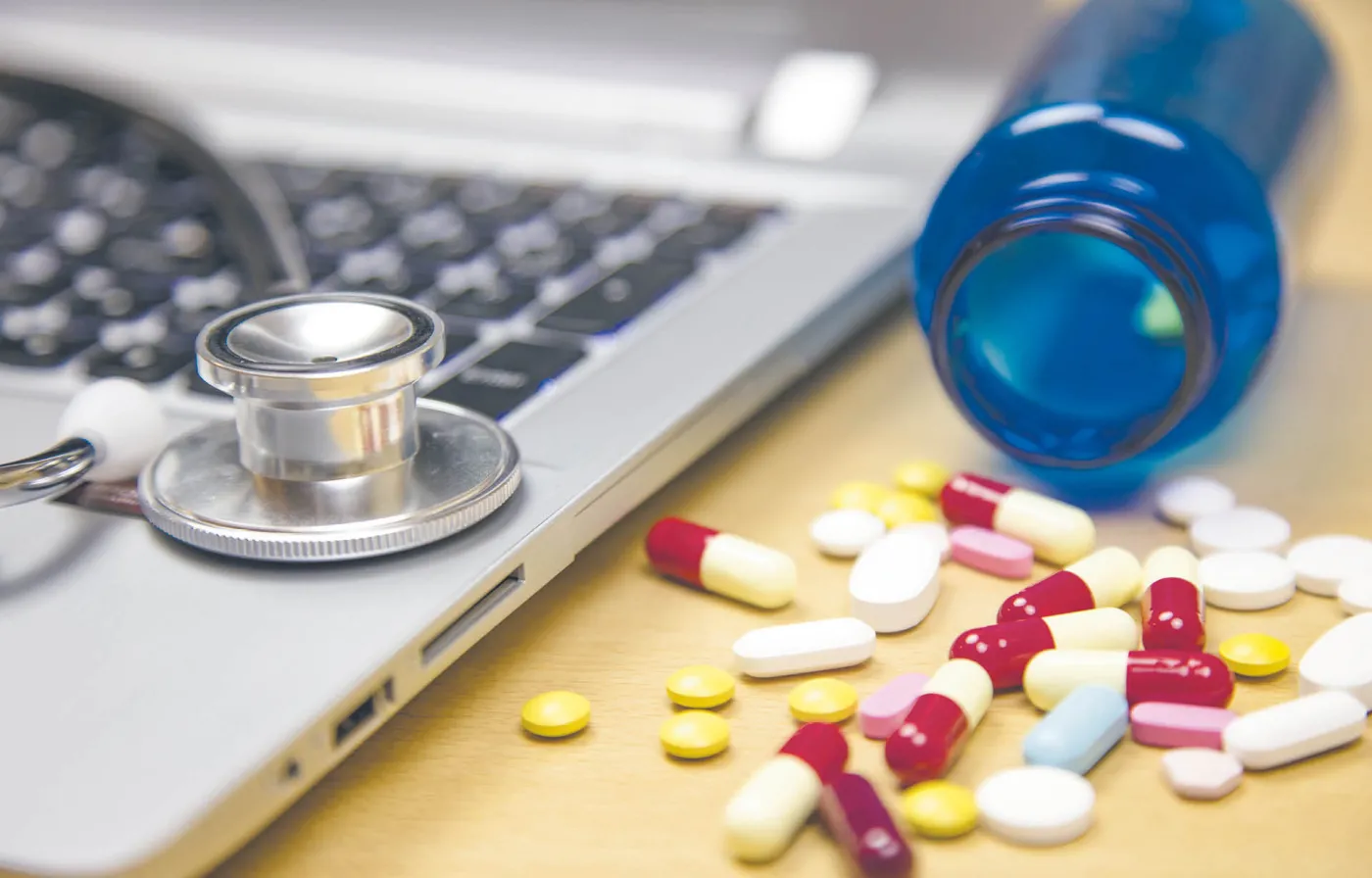 Medycy, którym zarzucane są nieprawidłowości w związku z wystawieniem zdalnych recept, przeszli do ofensywy