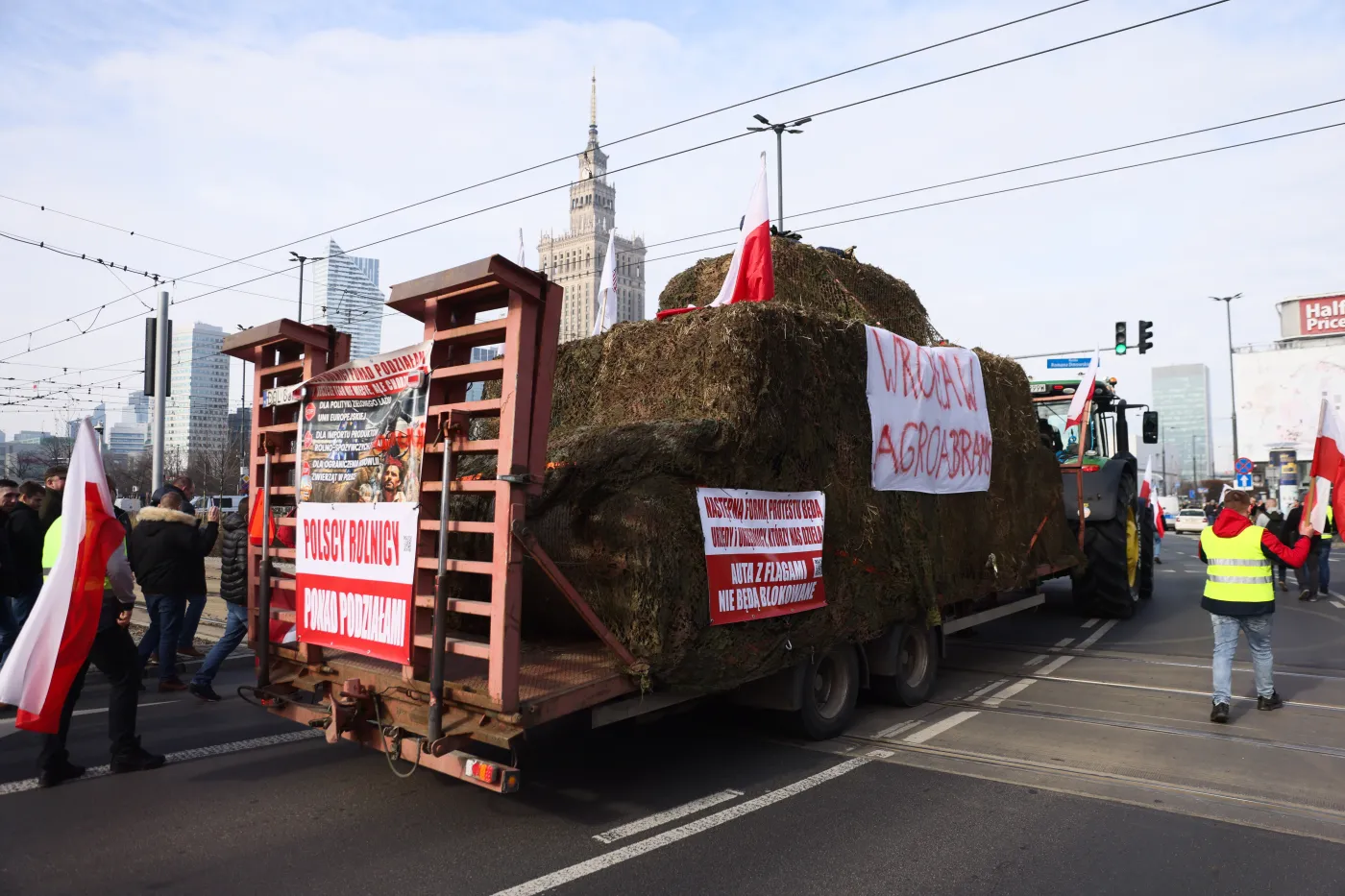 Protest rolników w Warszawie. Wstrzymany ruch w Al. Jerozolimskich i na ul. Marszałkowskiej