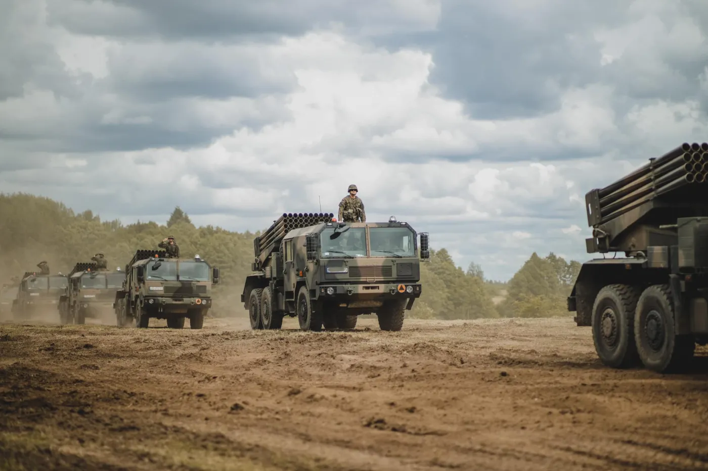 Wyrzutnie WR-40 Langusta w trakcie szkolenia poligonowego.