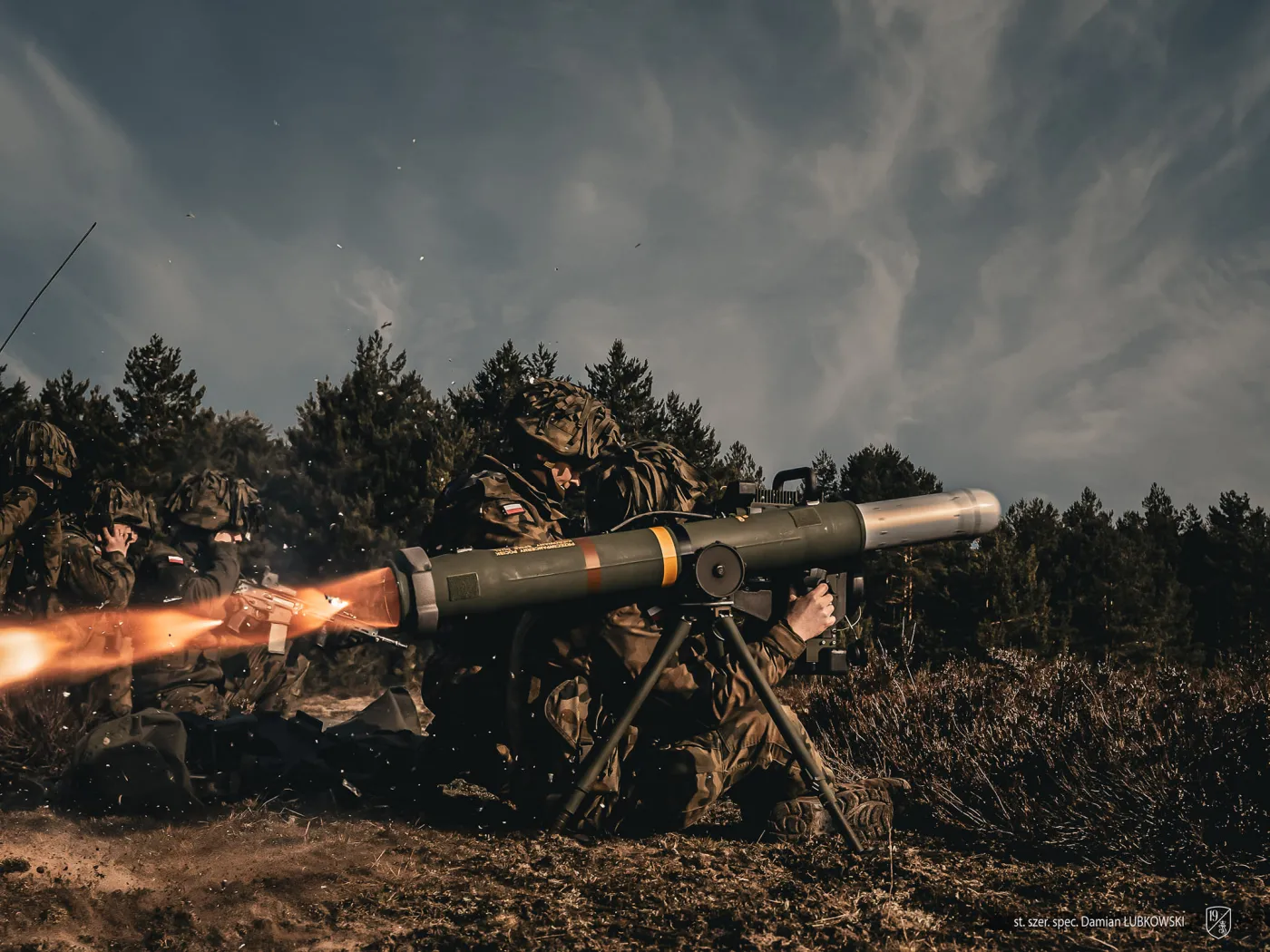 przeciwpancerny pocisk kierowany Spike w trakcie startu.