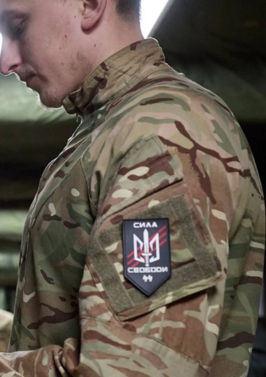 Czy to runy SS czy stylizowana cyfra 44?