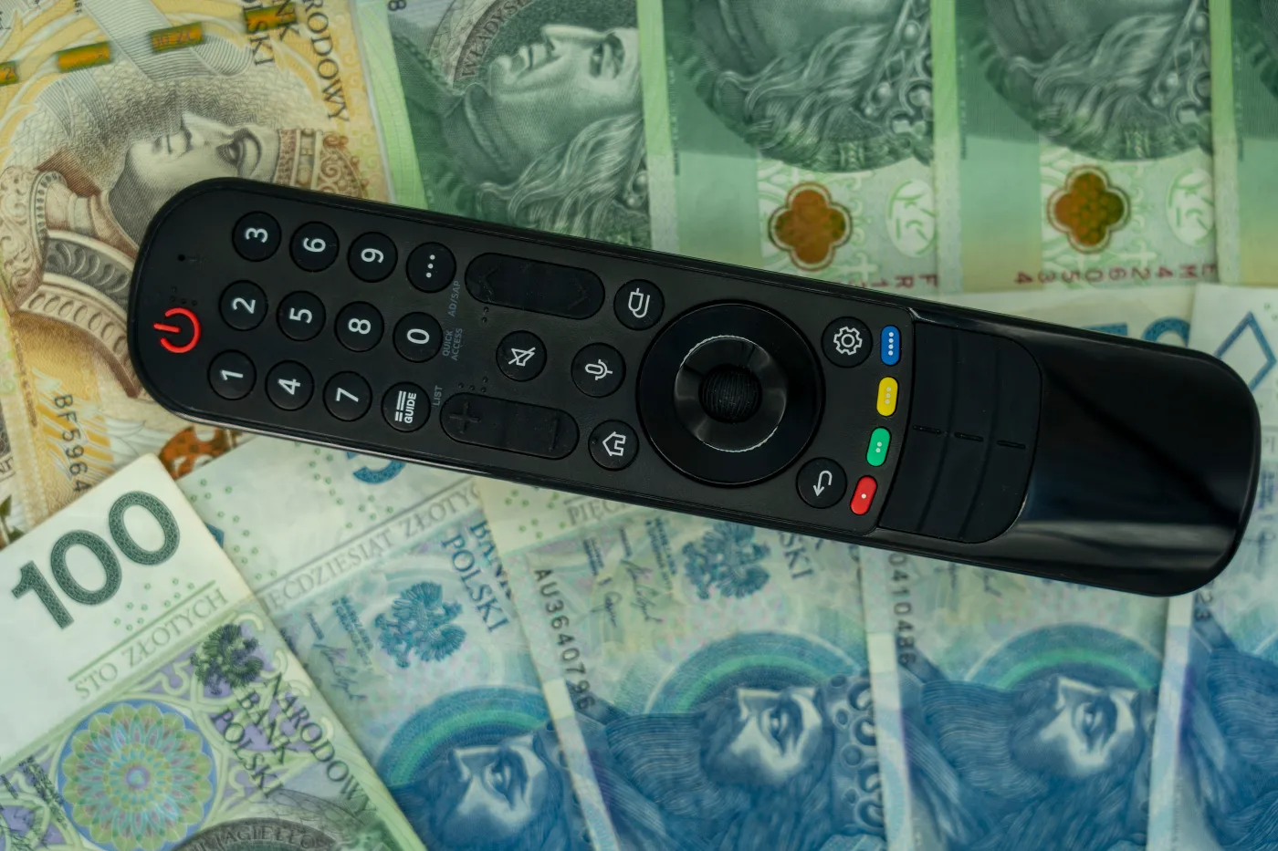 Nowy rok, nowy cennik. Stawki abonamentu RTV 2026 wzrosną. Zmienią się też zasady zwolnień z opłaty