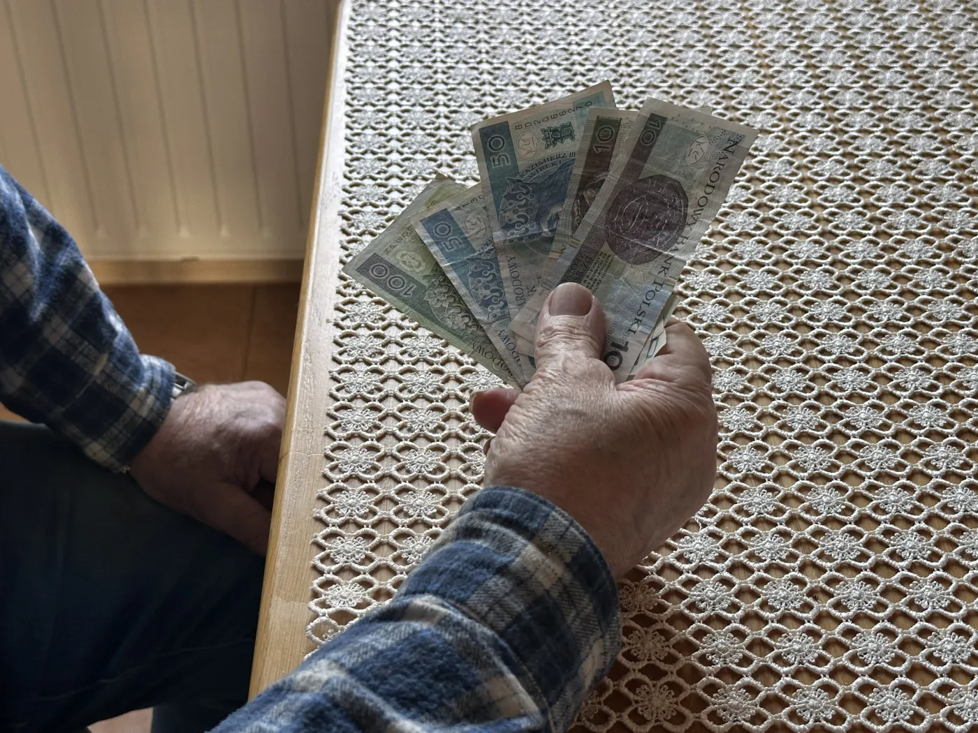 Waloryzacja emerytur 2026 - tabela netto. Ile procent podwyżki od 1 marca 2026? Jak policzyć emeryturę po waloryzacji?