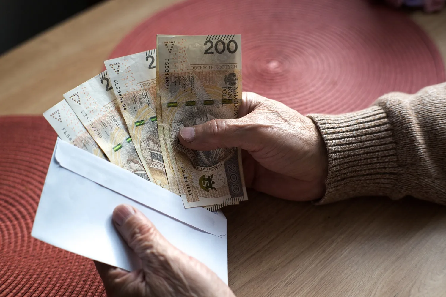 Dodatkowe 288 zł do emerytury. Seniorzy dostaną do 15 maja