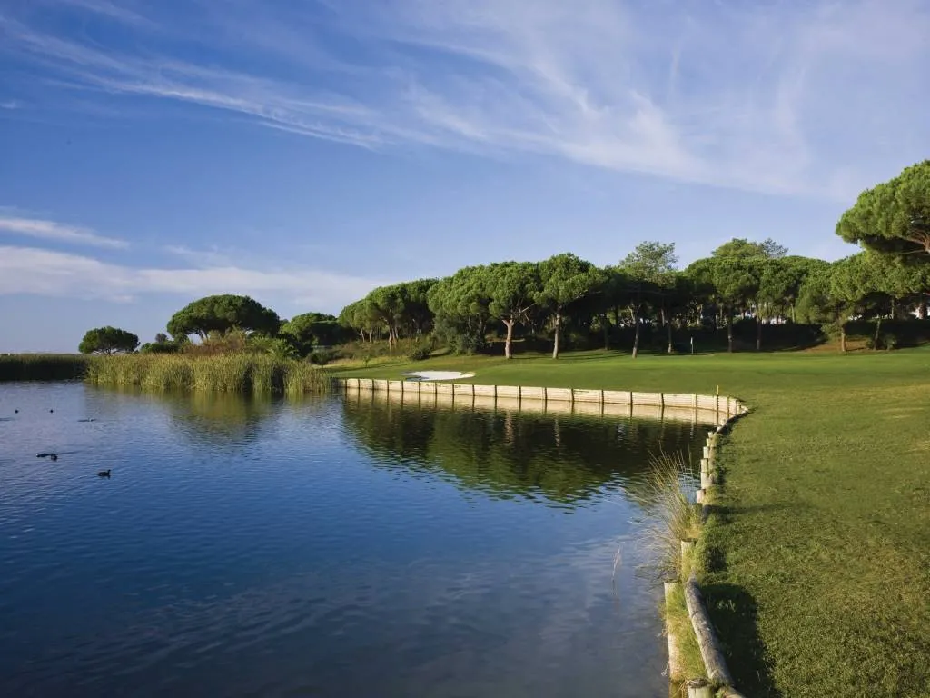 2724886-quinta-do-lago-south-15th-hole-fot-quinta-do-lago-sm-web.jpg