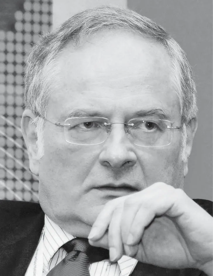 ekonomista, doradca prezesa NBP, były minister finansów i były członek zarządu NBP