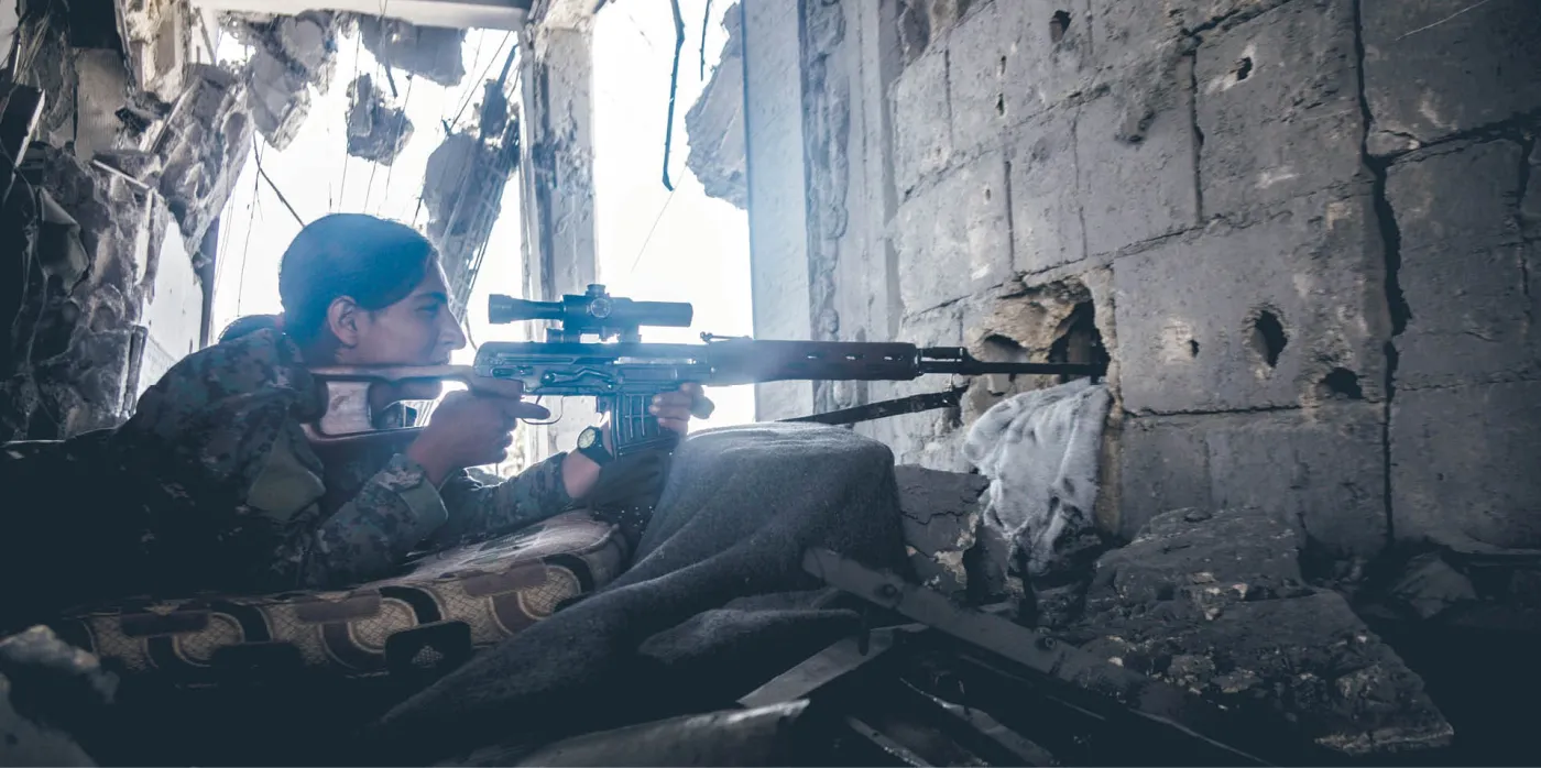 Ścięte głowy na placu w Ar-Rakce