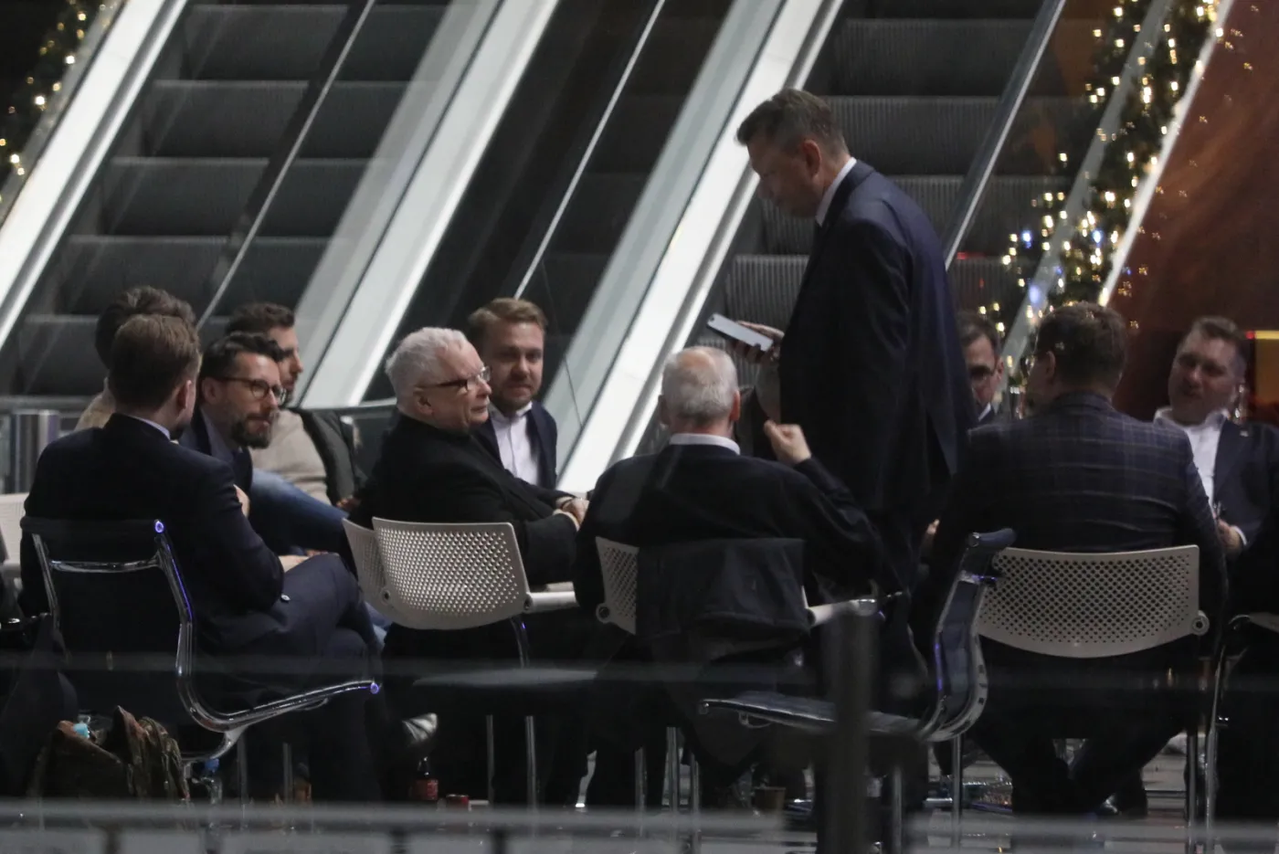 Protest w TVP. Morawiecki: Mamy do czynienia z pierwszym krokiem w kierunku dyktatury