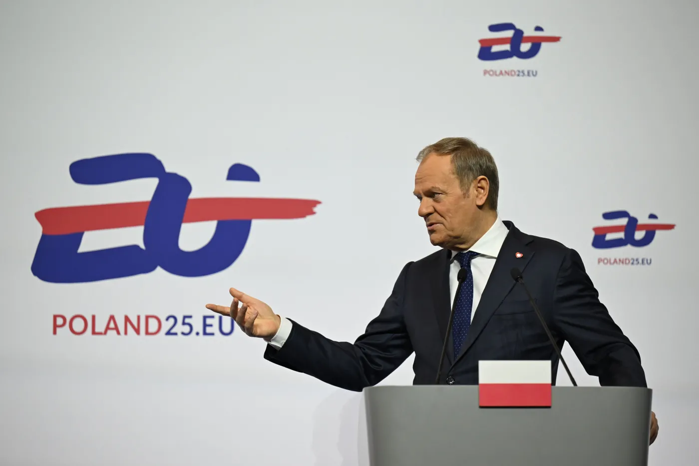 Tusk bierze się za zagranicznych przestępców. "Kto narusza prawo, zostanie deportowany z Polski"