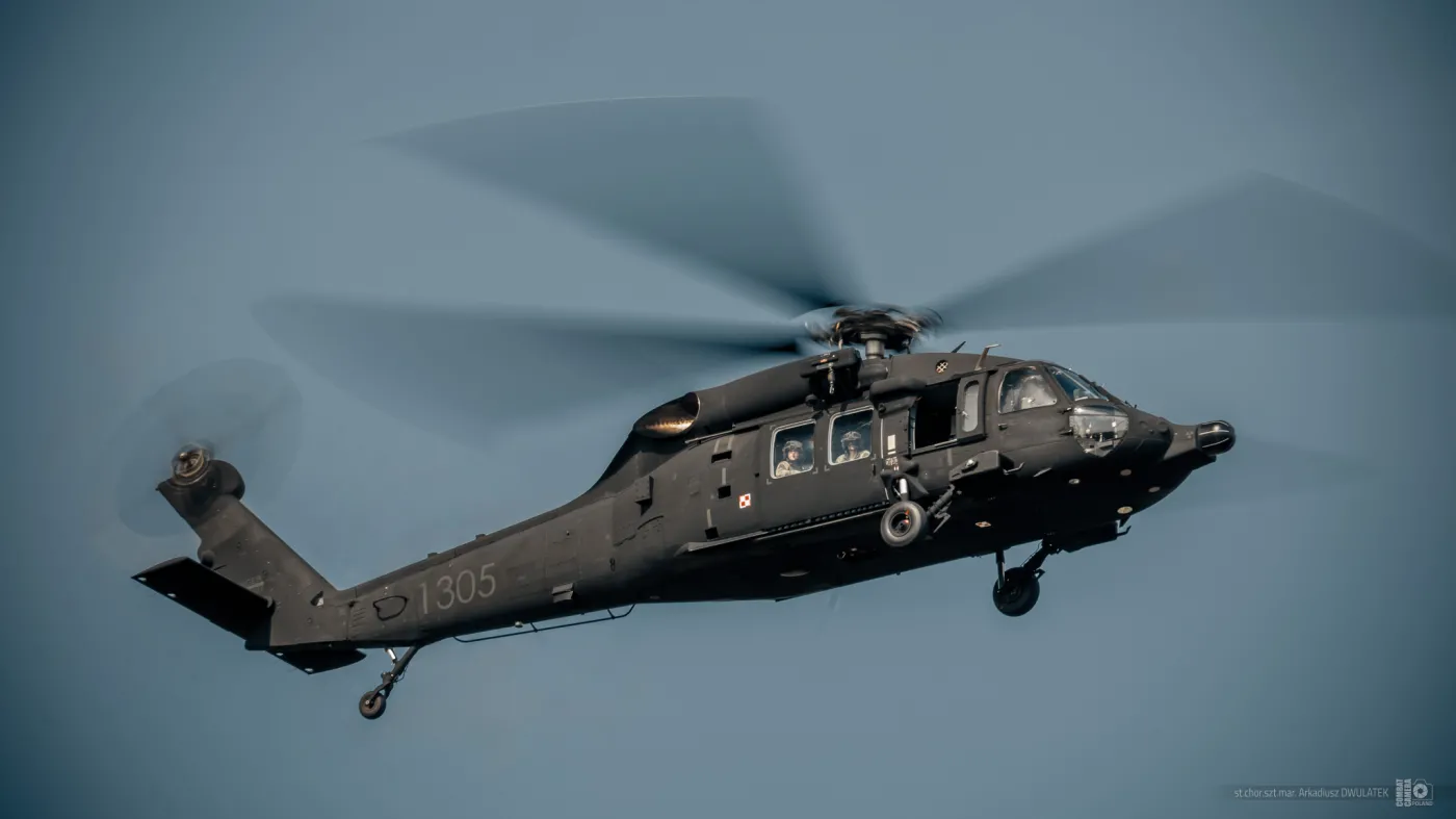 Należący do JW GROM śmigłowiec wielozadaniowy S-70i Black Hawk.